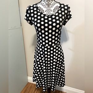 MICHAEL MICHAEL KORS SZ M FIT AND FLARE BLACK WHITE POLKA DOT DRESS ZIP CLOSURE